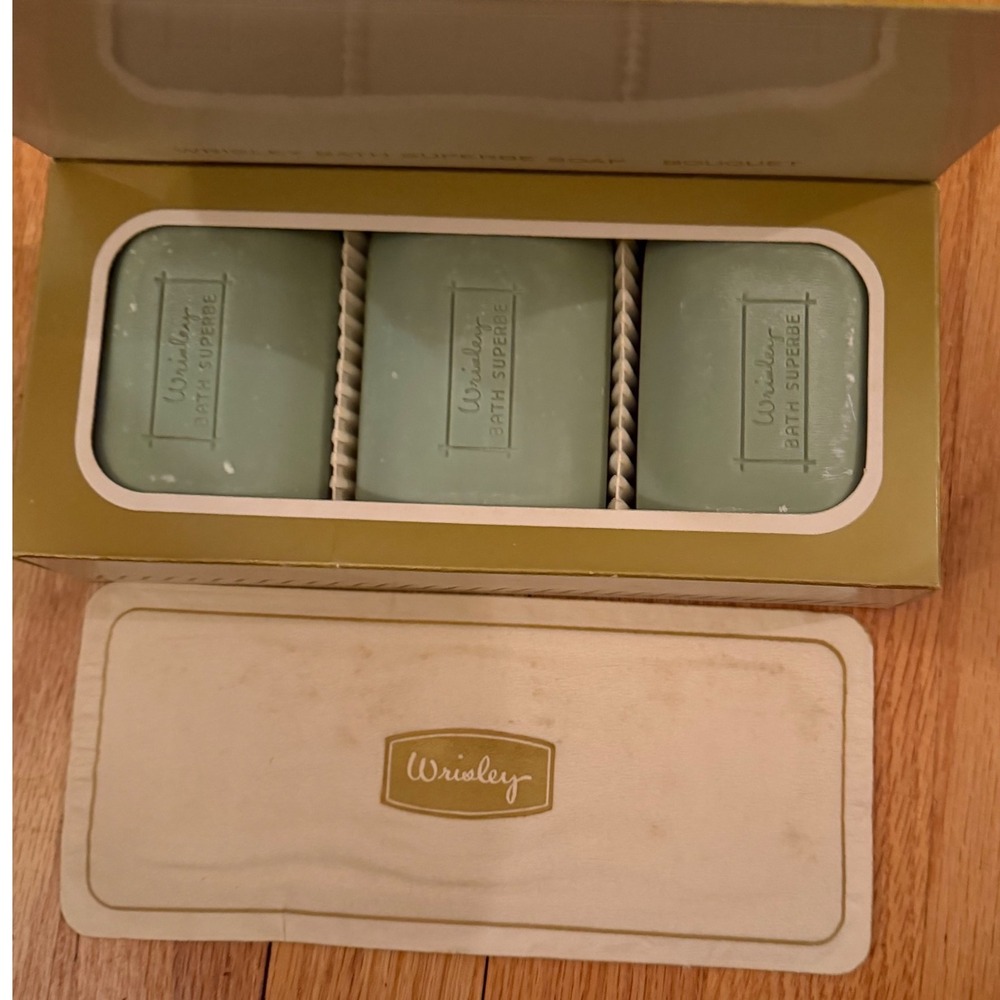Vintage Wrisley Bath‎ Superbe Soap Bouquet Scent Set of 3 Bars Original Box